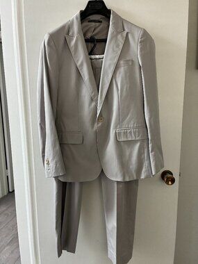Suit. 100% cotton. Sz 40R pants 32X29. CLUB MONACO. Light grey/stone colour